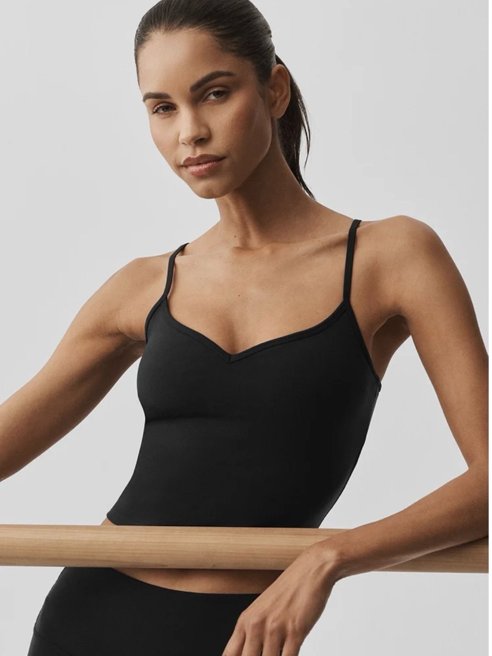 ALO Yoga Black V-Neck Airbrush Refined Bra Tank Women’s Large